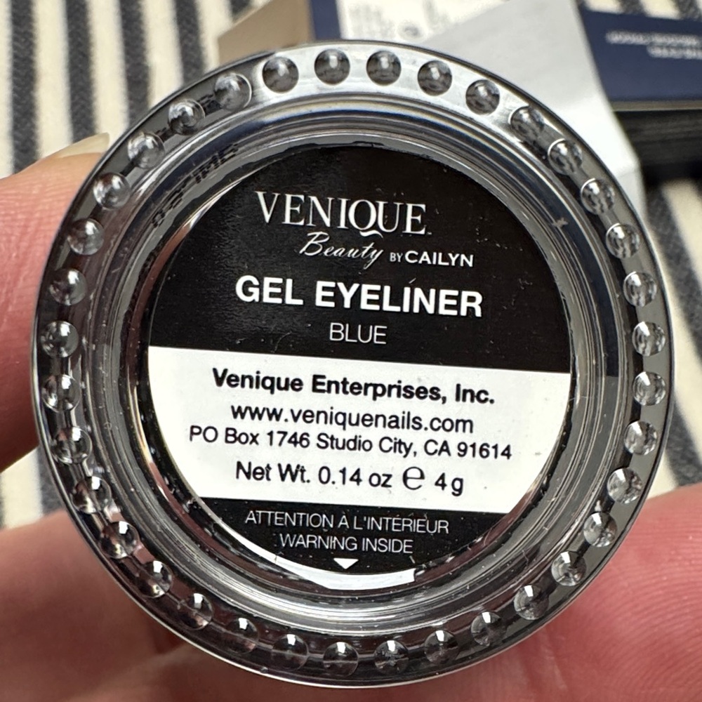 Venique Eyeliner Waterproof Gel by Cailyn